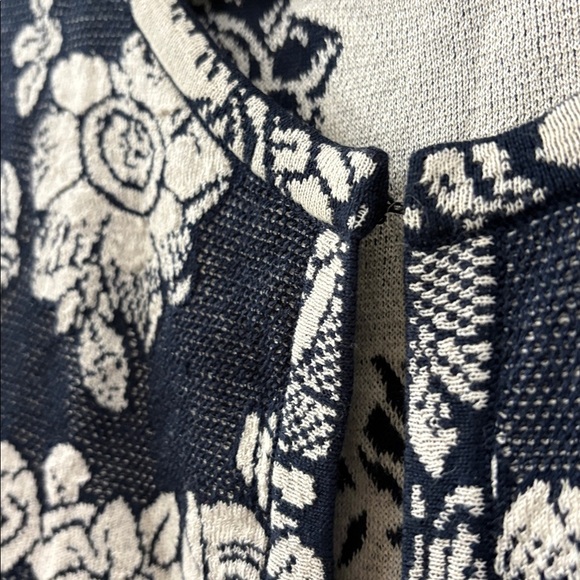 Peruvian Connection Navy and Cream Floral sweater - medium - 100% Prima cotton - Picture 3 of 5